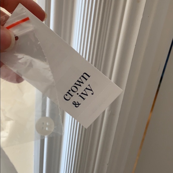 CROWN AND IVY...ladies popover top - Picture 6 of 9